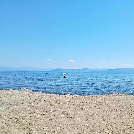 Lucy's Garden - 2 Mins From The * Kávos